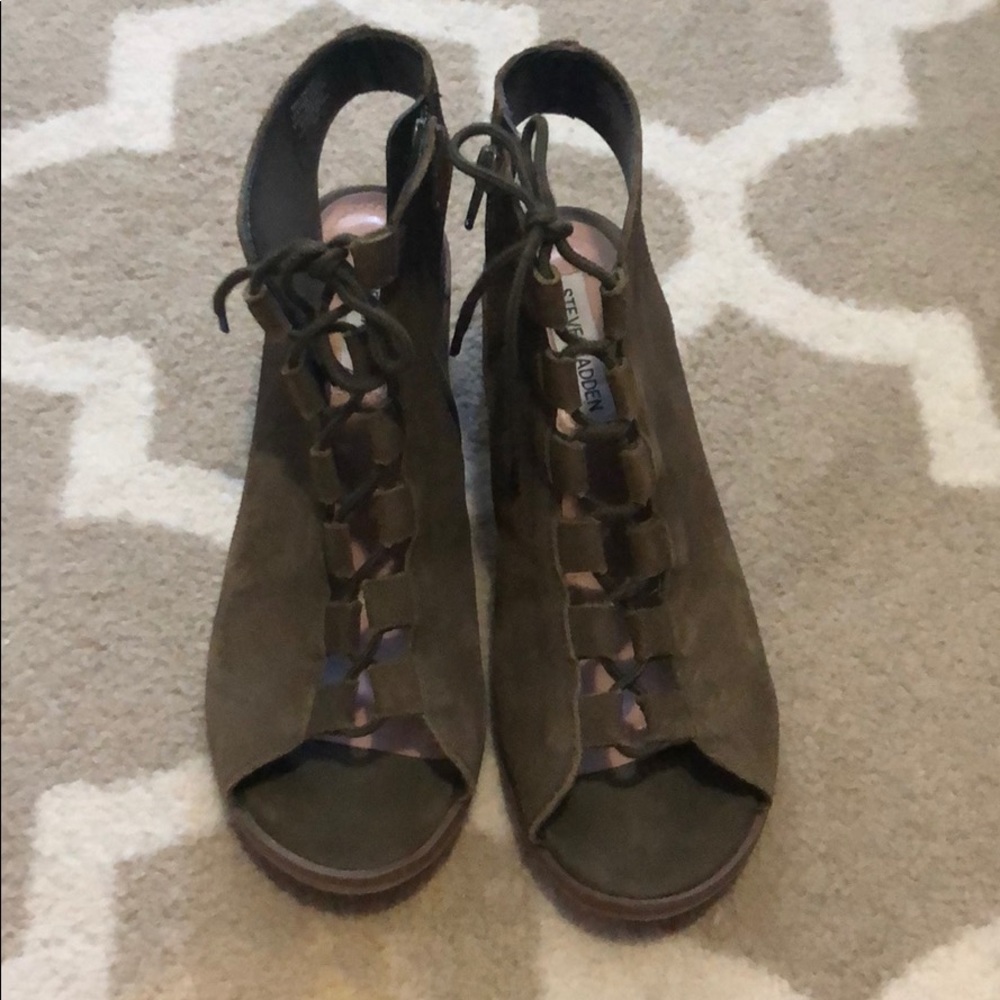 Open toe Steve Madden shoe